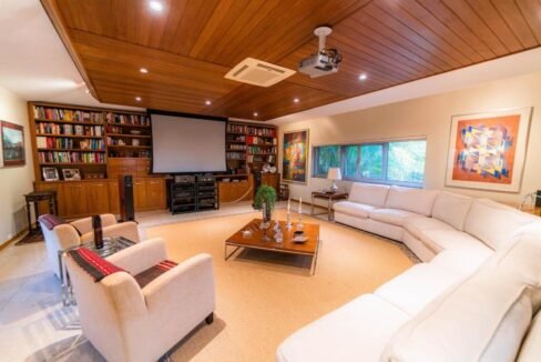 152002_04718059-b5a7-4d6d-97a1-6d5b8d679991_2x