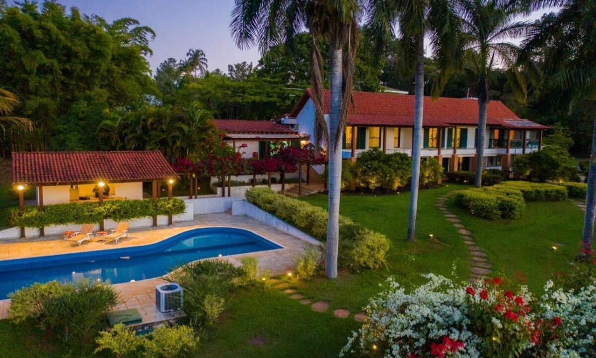 152002_d88f9a85-44db-4cde-ac44-3093aacb443d_2x